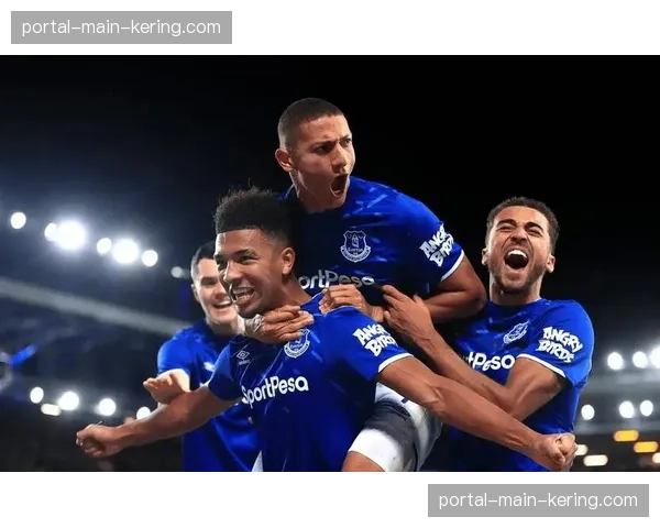 更衣室声音：埃弗顿赢下保级关键战后球员庆祝场景实录