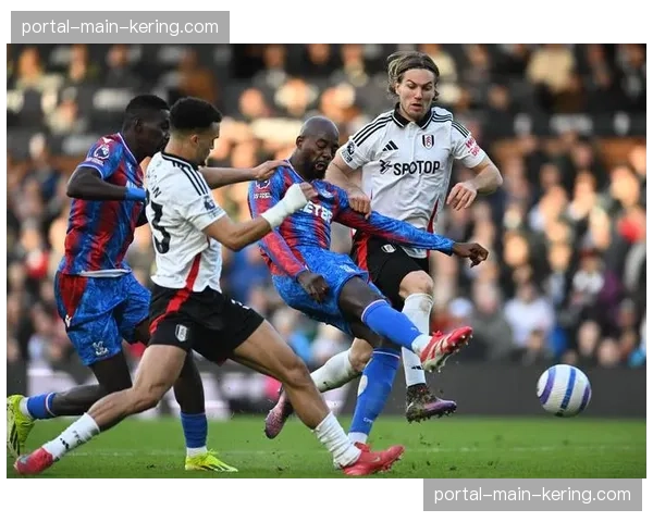 伦敦德比火爆场面：水晶宫与富勒姆球员爆发大规模冲突