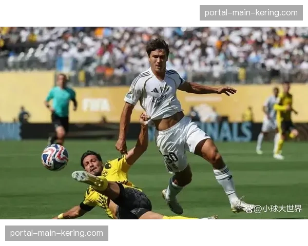 特写瞬间：补时阶段VAR长时间审核，取消多特蒙德绝杀进球